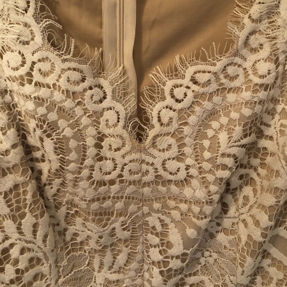 White lace dress - Picture 3 of 9